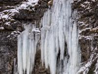 Klausgraben - Teleblick auf Eiszapfenwand im mittleren Grabenteil